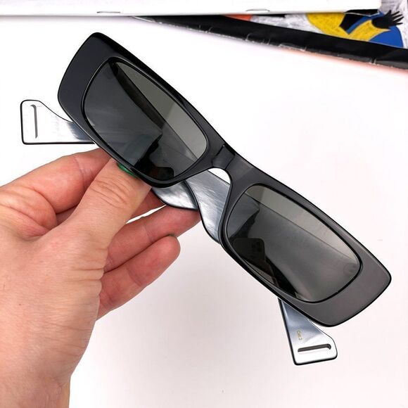 Gucci GG0516S 001 Sunglasses Black Silver Flash Logo Gradient Rectangle Women - Picture 3 of 12